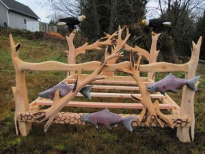 bed_sculptured_chainsaw_carving_Kenai_King_opt-850